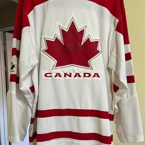 Red and White Canada Hockey Jersey MENS SIZE LARGE
